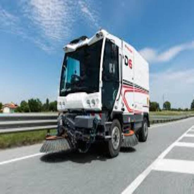 Self Propelled Road Sweeper